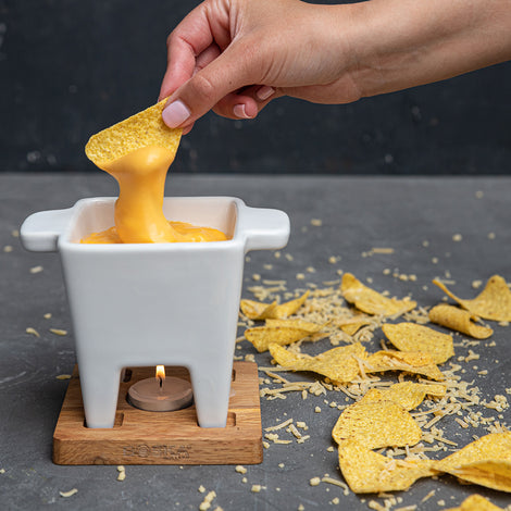 Käsefondue - nacho cheese dip (tapas)